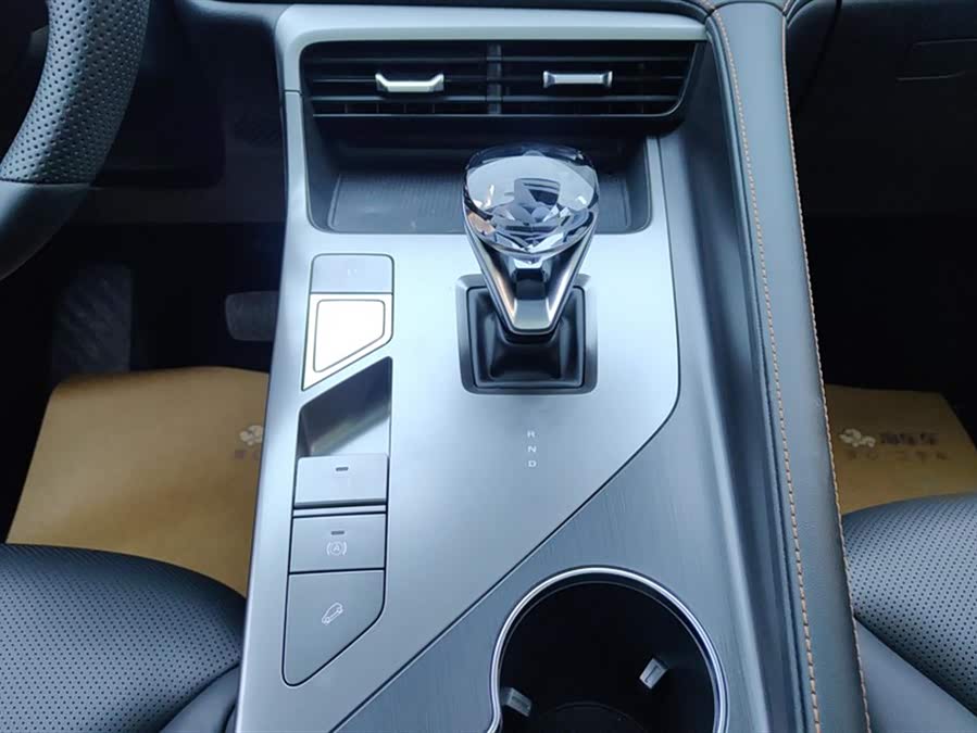 Roewe RX5 New Energy 2023 eRX5 Super Hybrid Superior - zdjęcie 16