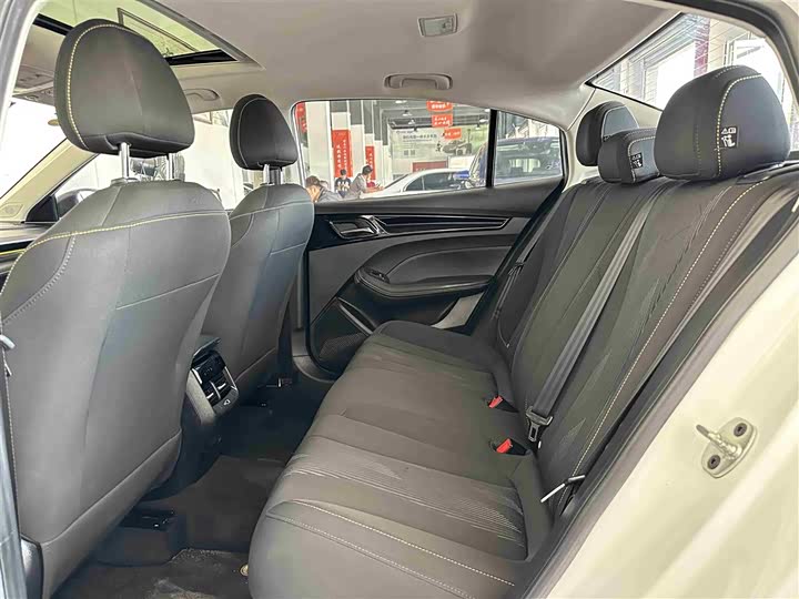 Roewe i5 2021 1.5L CVT Platinum Edition - zdjęcie 14