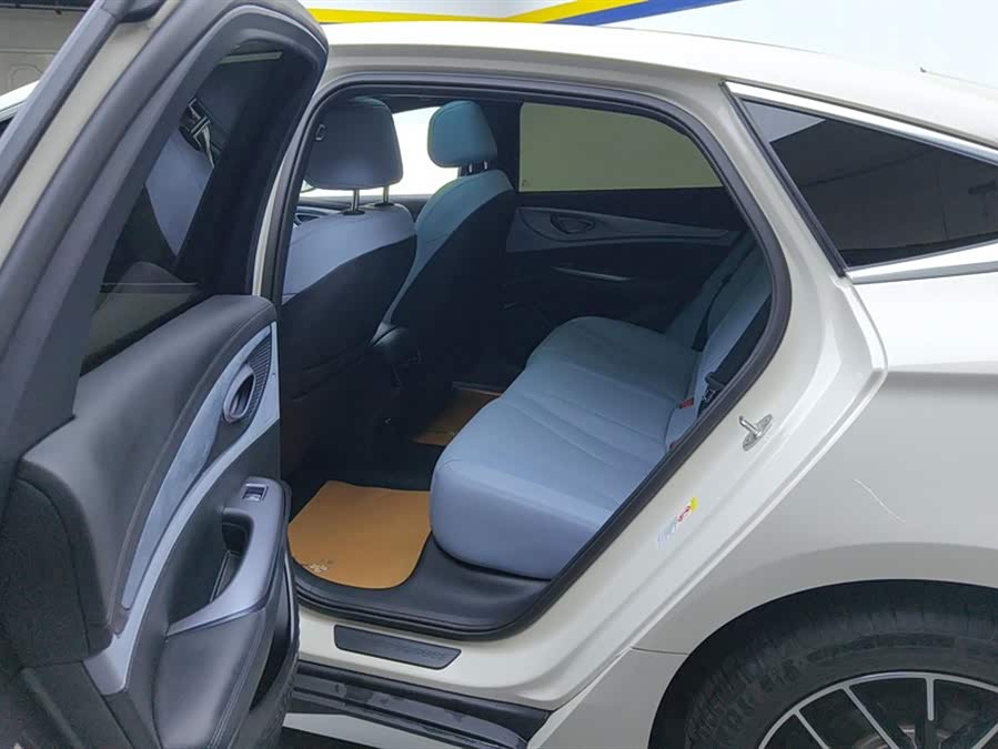 Seal 2023 DM-i 1.5L 121km Luxury - zdjęcie 11