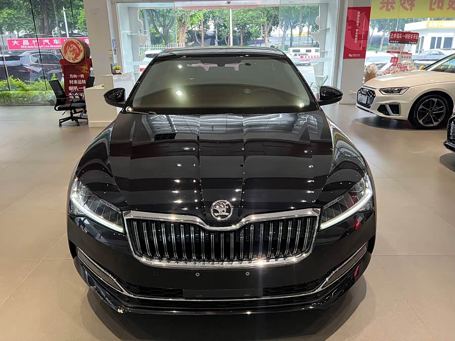 Skoda Superb 2023 TSI280 DSG Luxury - zdjęcie 2