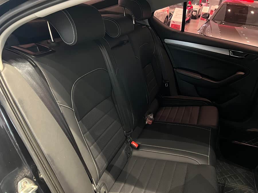 Skoda Superb 2023 TSI280 DSG Luxury - zdjęcie 11