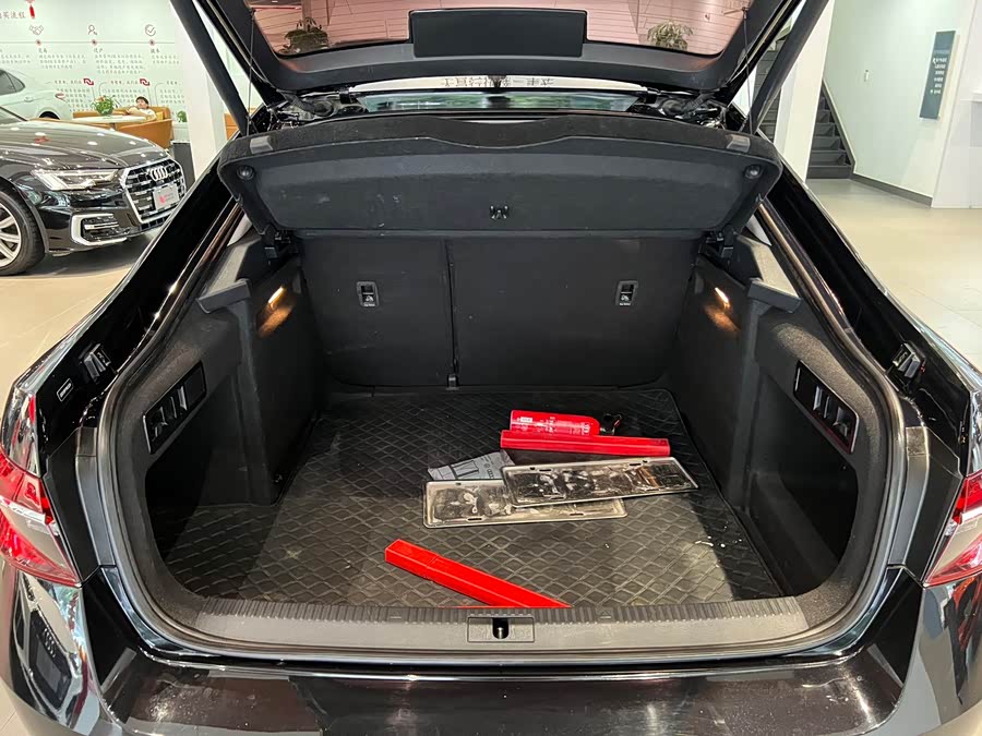 Skoda Superb 2023 TSI280 DSG Luxury - zdjęcie 19