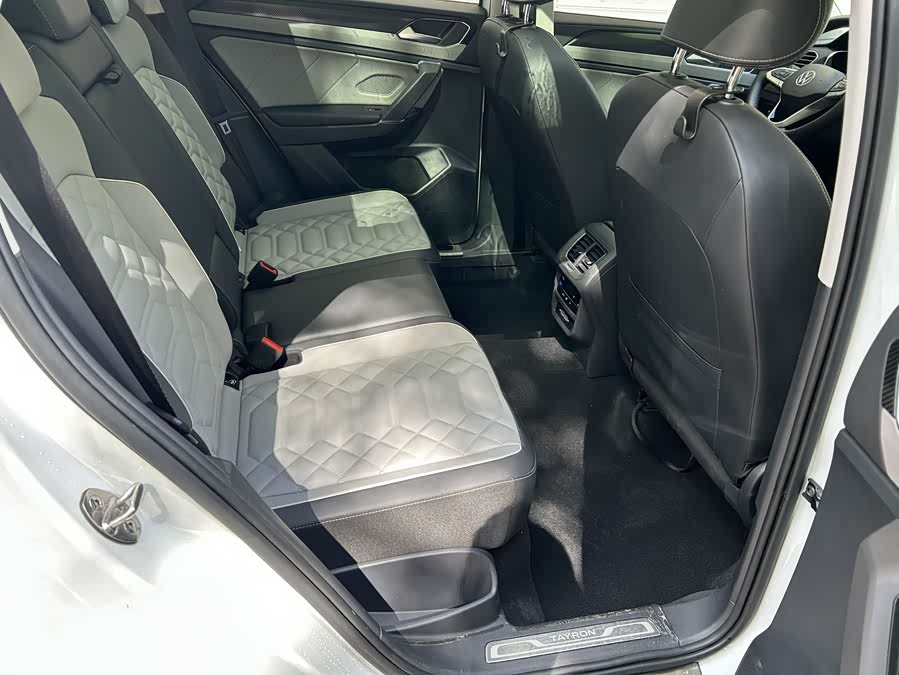 Tayron 2023 330TSI 2WD Luxury Plus Advanced - zdjęcie 15
