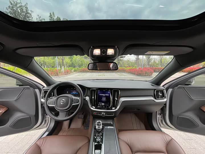 Volvo S60 2023 B4 Intelligent Luxury Edition - zdjęcie 13