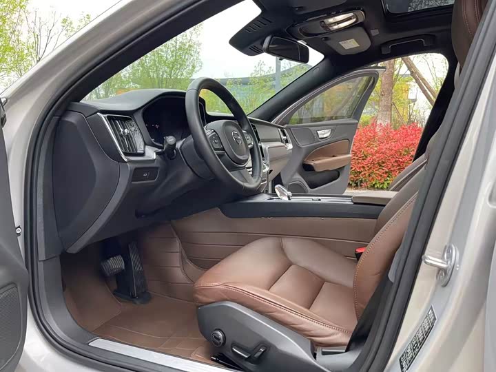 Volvo S60 2023 B4 Intelligent Luxury Edition - zdjęcie 14