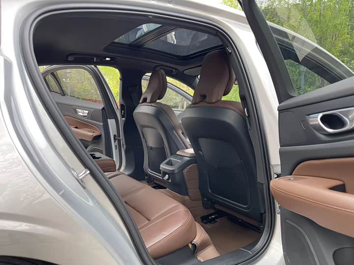 Volvo S60 2023 B4 Intelligent Luxury Edition - zdjęcie 15
