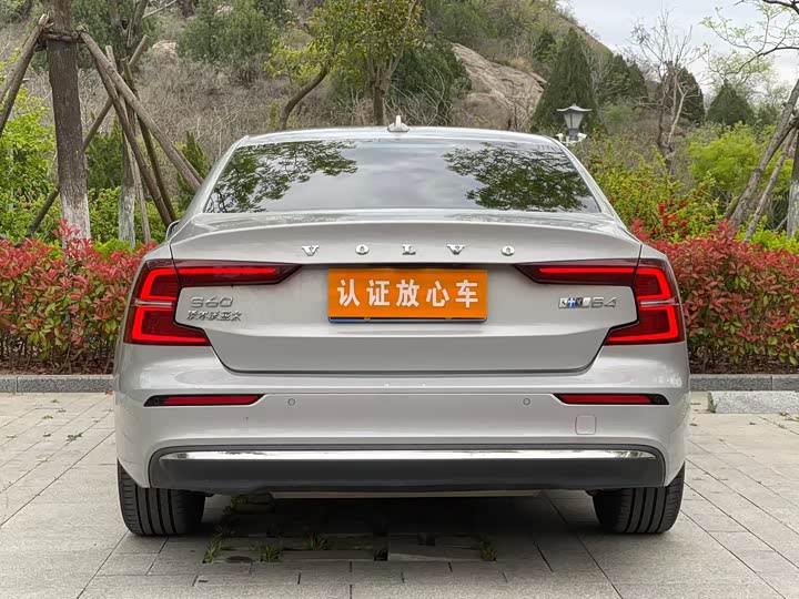 Volvo S60 2023 B4 Intelligent Luxury Edition - zdjęcie 17