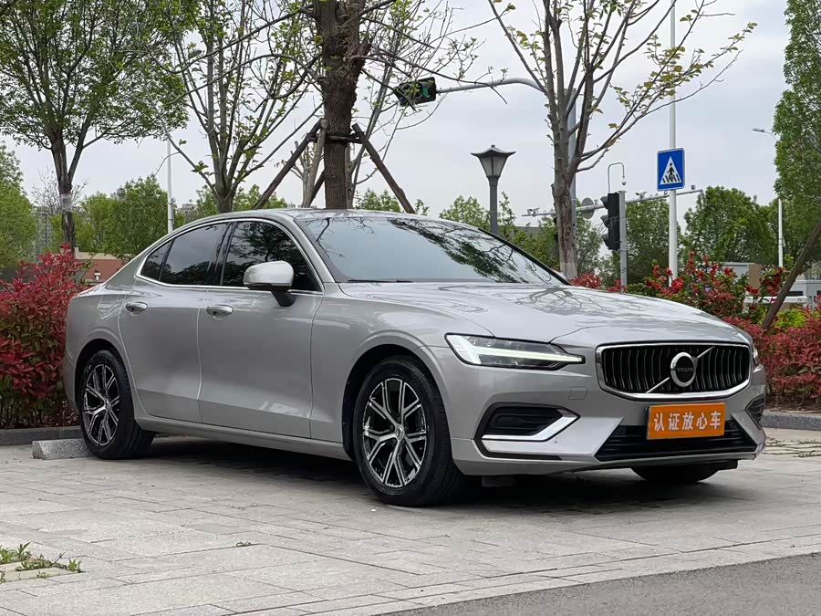 Volvo S60 2023 B4 Intelligent Luxury Edition - zdjęcie 3
