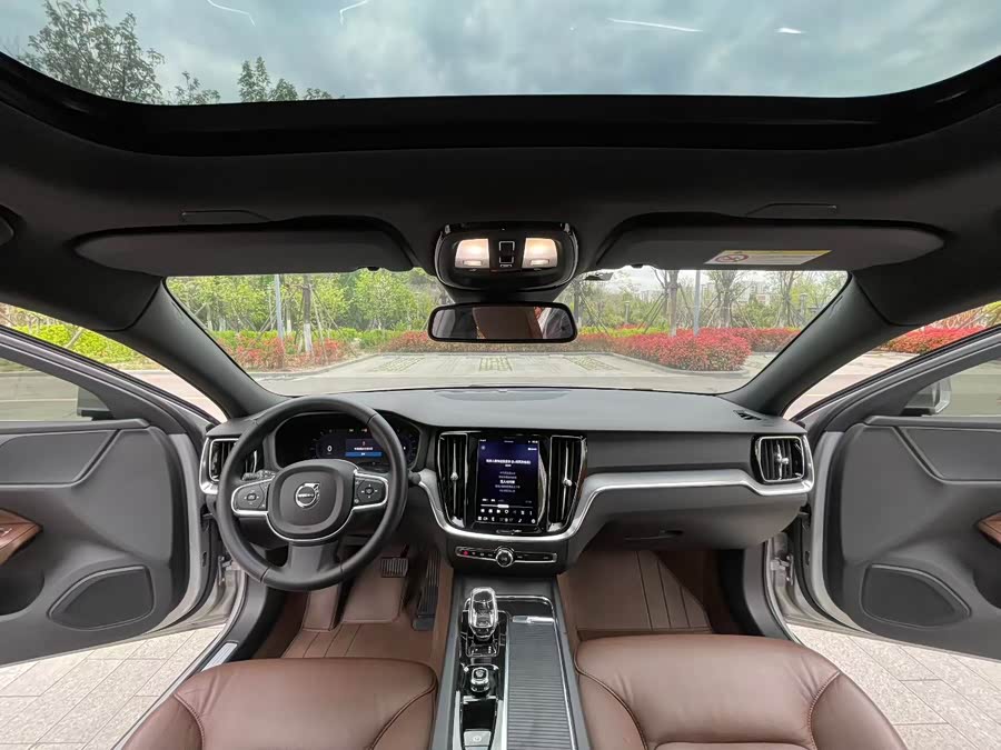 Volvo S60 2023 B4 Intelligent Luxury Edition - zdjęcie 4