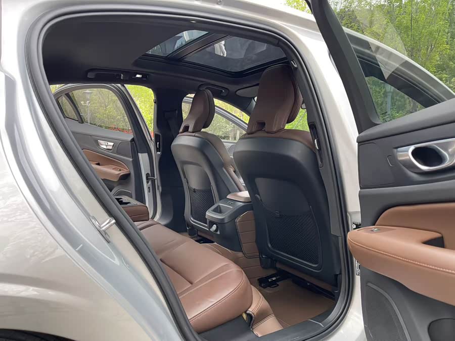 Volvo S60 2023 B4 Intelligent Luxury Edition - zdjęcie 6