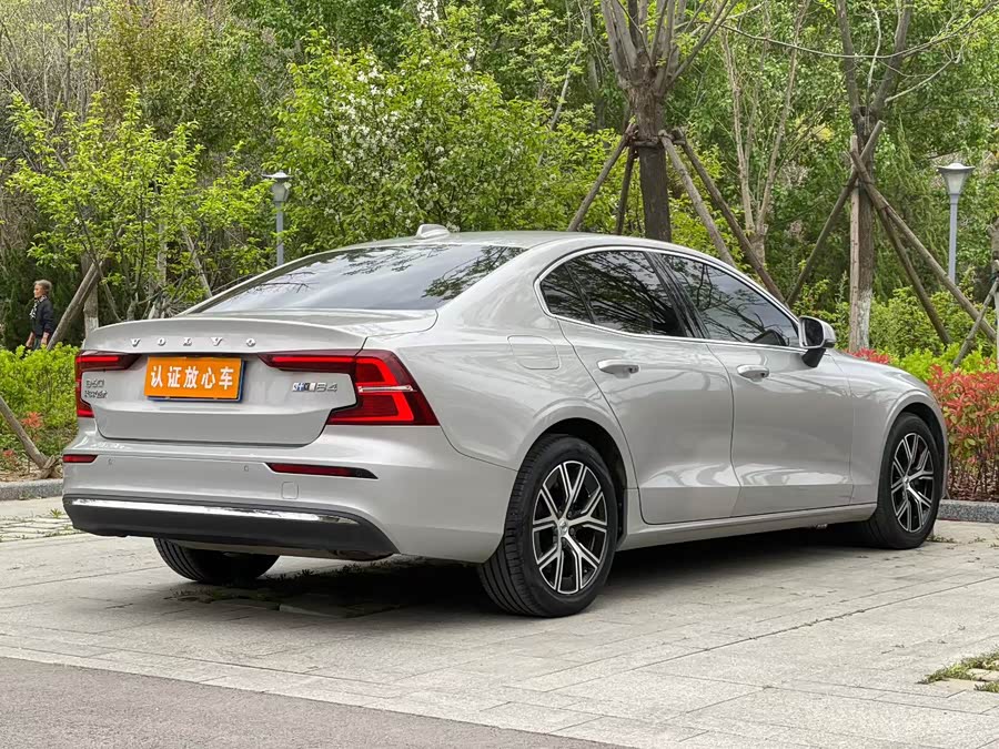 Volvo S60 2023 B4 Intelligent Luxury Edition - zdjęcie 9