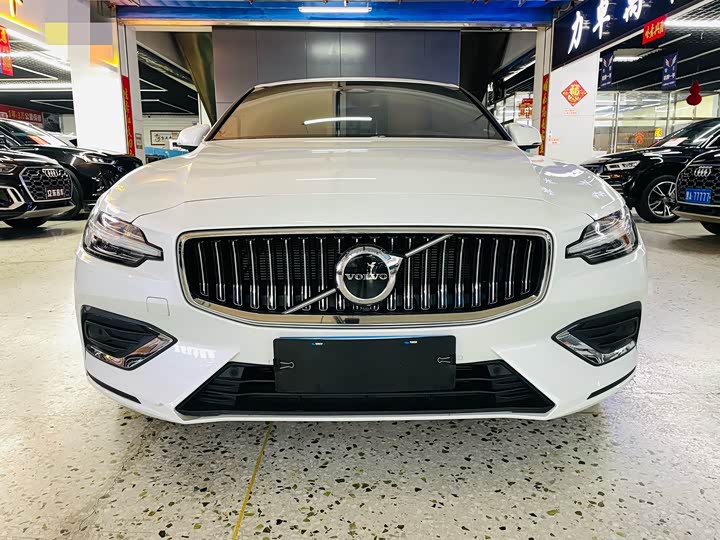 Volvo S60 2025 B4 Intelligent Luxury - zdjęcie 18