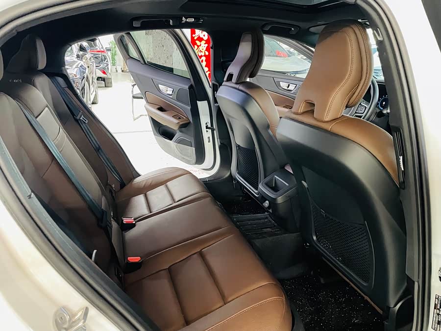 Volvo S60 2025 B4 Intelligent Luxury - zdjęcie 5