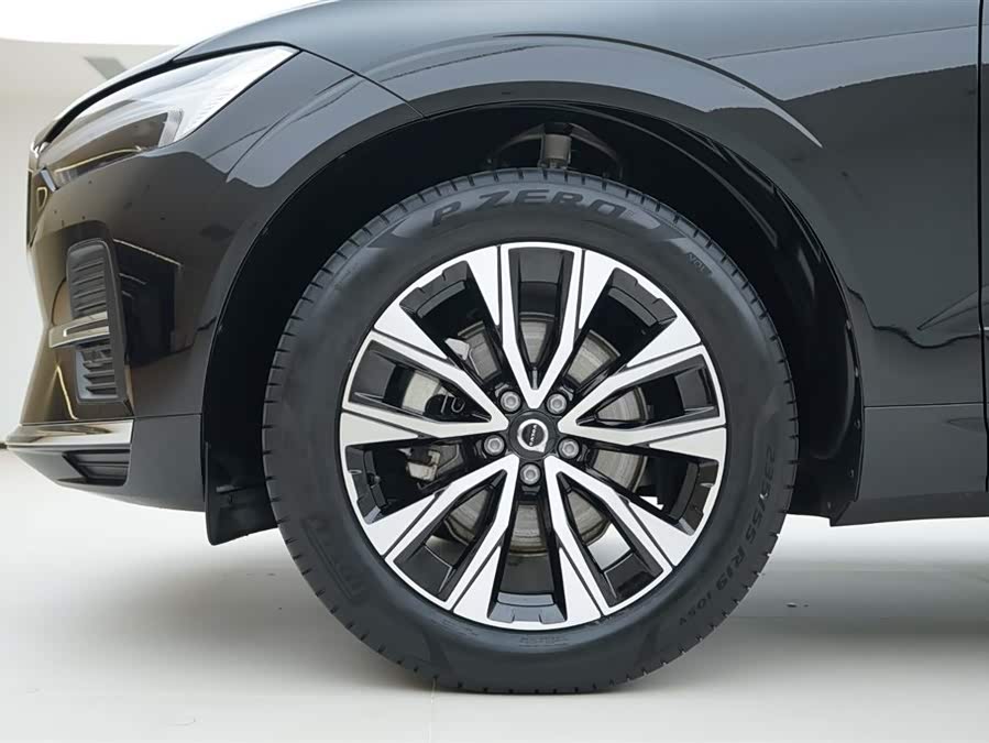Volvo XC60 2024 B5 4WD Intelligent Luxury - zdjęcie 16