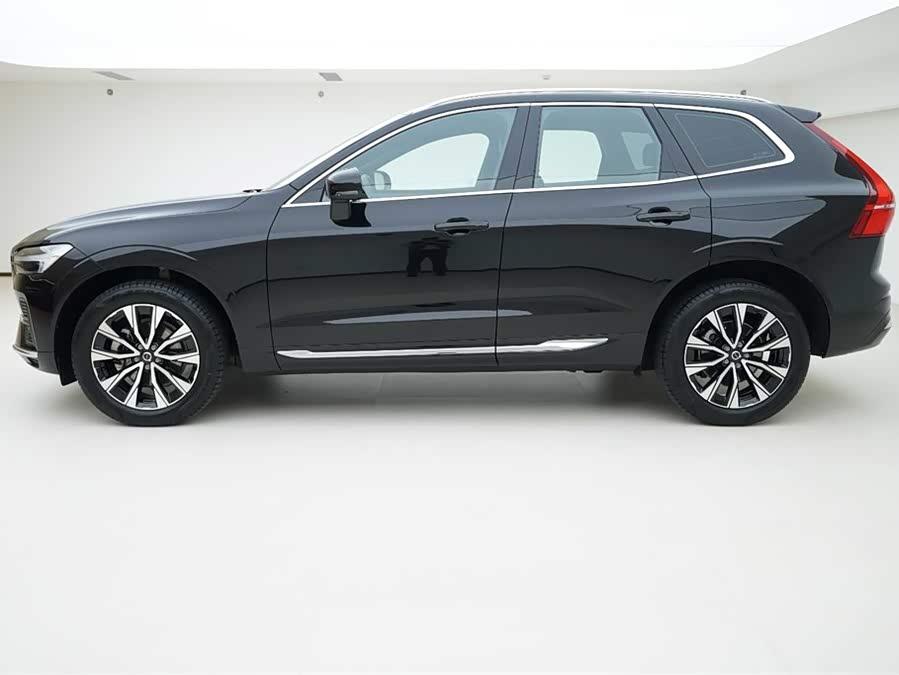 Volvo XC60 2024 B5 4WD Intelligent Luxury - zdjęcie 3