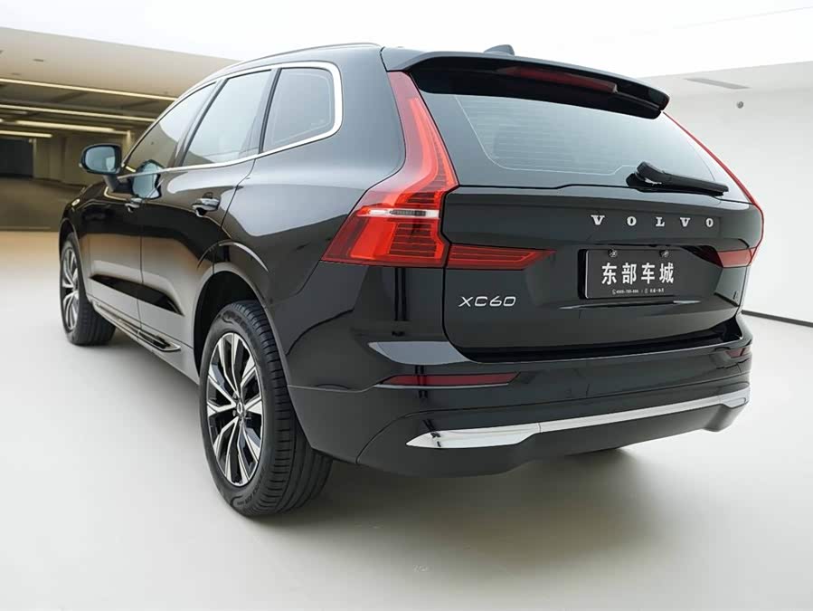 Volvo XC60 2024 B5 4WD Intelligent Luxury - zdjęcie 4