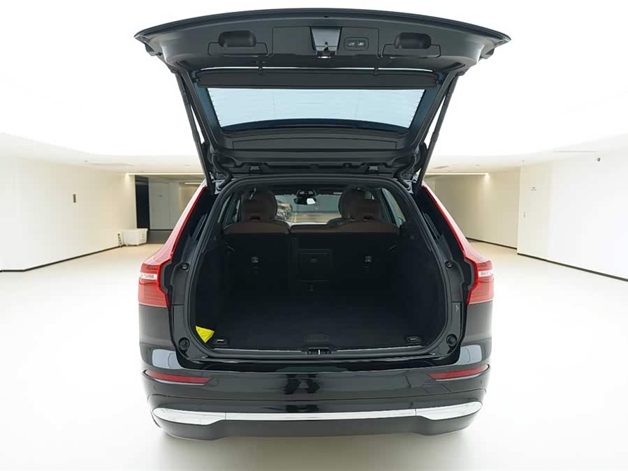 Volvo XC60 2024 B5 4WD Intelligent Luxury - zdjęcie 6