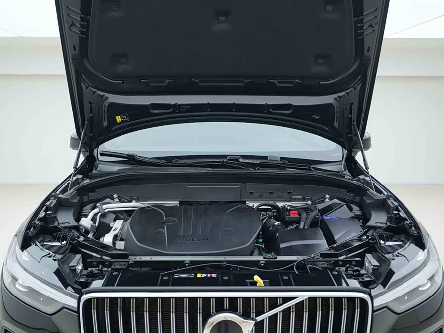 Volvo XC60 2024 B5 4WD Intelligent Luxury - zdjęcie 7