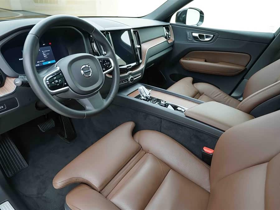 Volvo XC60 2024 B5 4WD Intelligent Luxury - zdjęcie 10