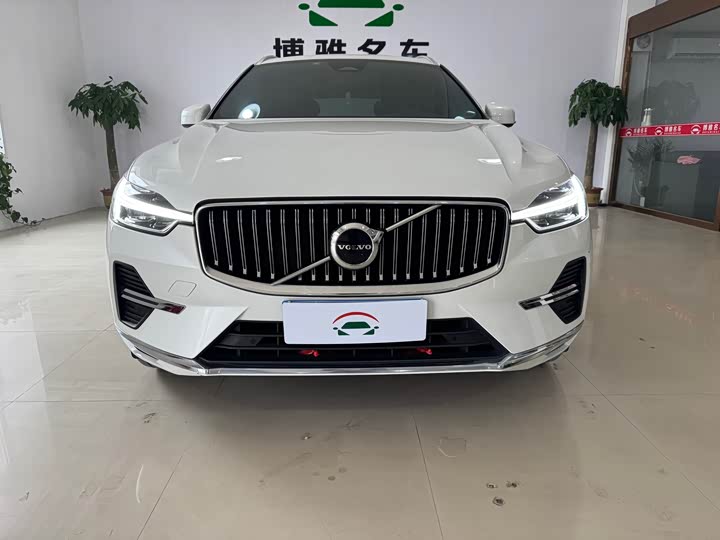 Volvo XC60 2024 B5 AWD Intelligent Luxury Edition - zdjęcie 12