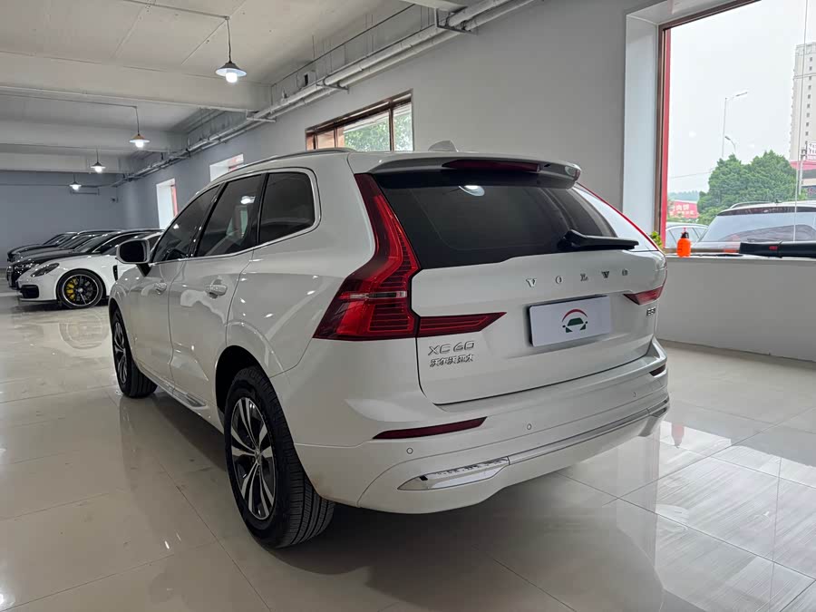 Volvo XC60 2024 B5 AWD Intelligent Luxury Edition - zdjęcie 5