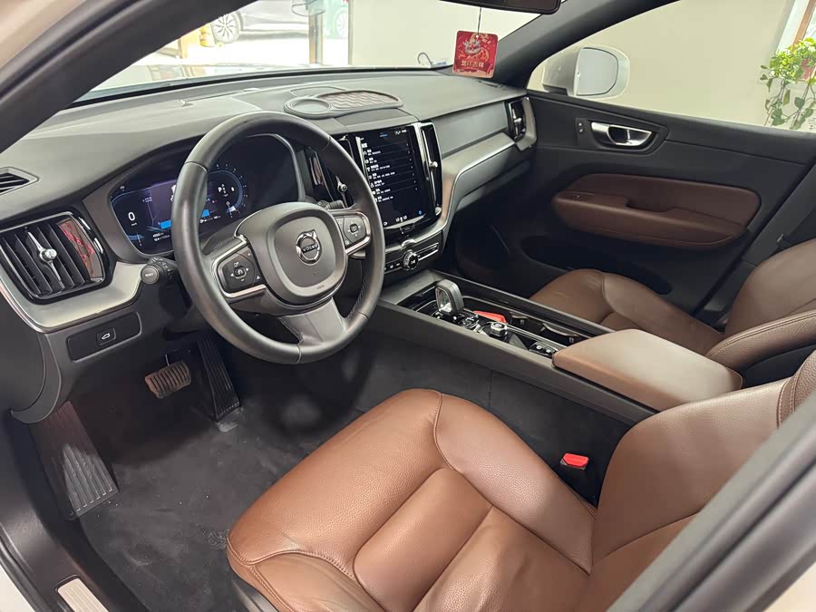 Volvo XC60 2024 B5 AWD Intelligent Luxury Edition - zdjęcie 7