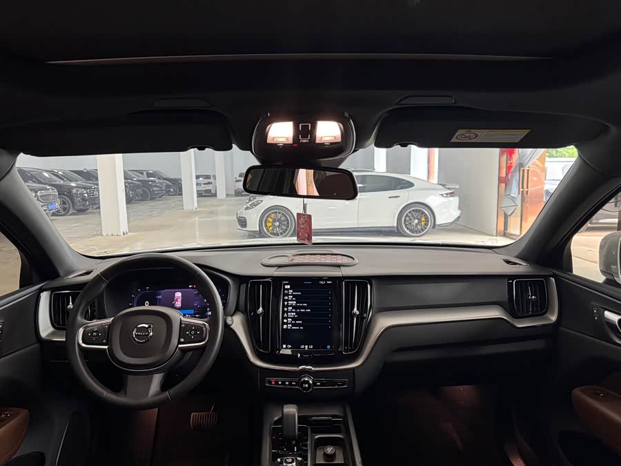 Volvo XC60 2024 B5 AWD Intelligent Luxury Edition - zdjęcie 9