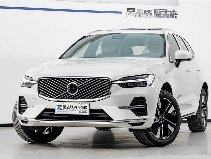 Volvo XC60 2026 B5 4WD Intelligent Luxury - zdjęcie 2
