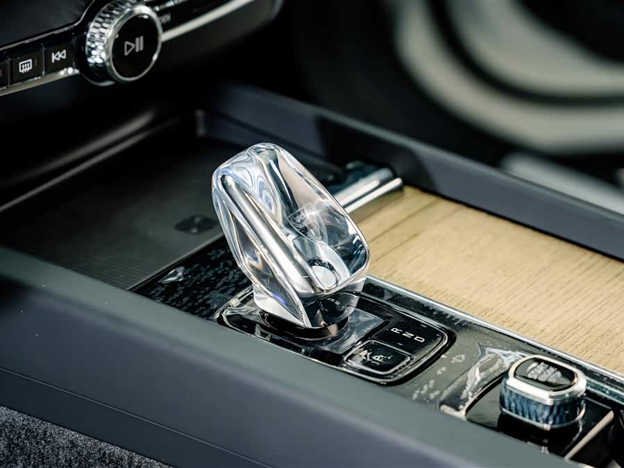 Volvo XC60 2026 B5 4WD Intelligent Luxury - zdjęcie 14