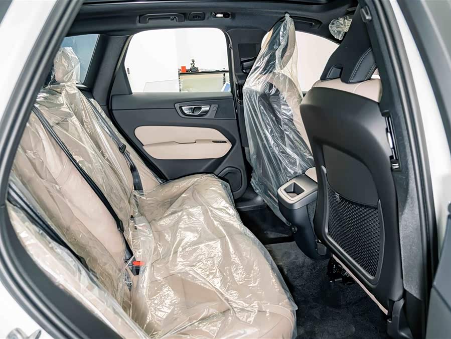 Volvo XC60 2026 B5 4WD Intelligent Luxury - zdjęcie 20