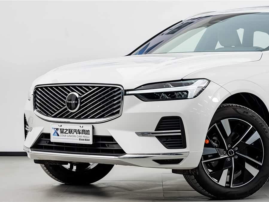 Volvo XC60 2026 B5 4WD Intelligent Luxury - zdjęcie 3