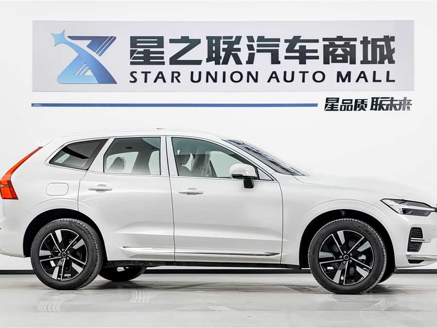 Volvo XC60 2026 B5 4WD Intelligent Luxury - zdjęcie 5