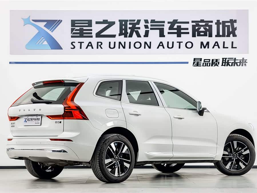 Volvo XC60 2026 B5 4WD Intelligent Luxury - zdjęcie 6