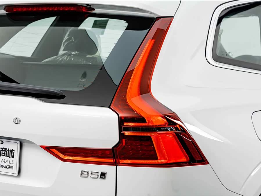 Volvo XC60 2026 B5 4WD Intelligent Luxury - zdjęcie 8