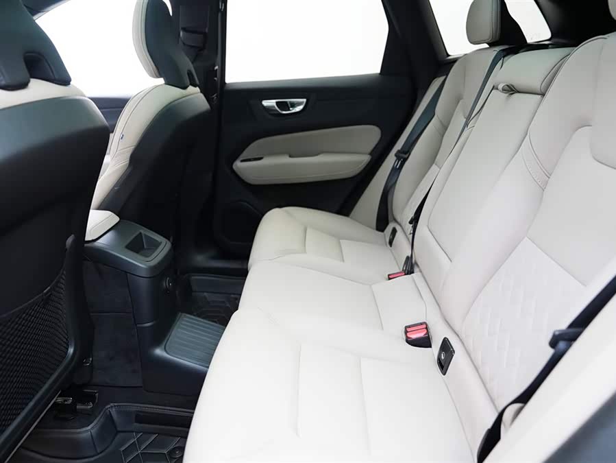 Volvo XC60 PHEV Long Range 4WD Intelligent Luxury - zdjęcie 13