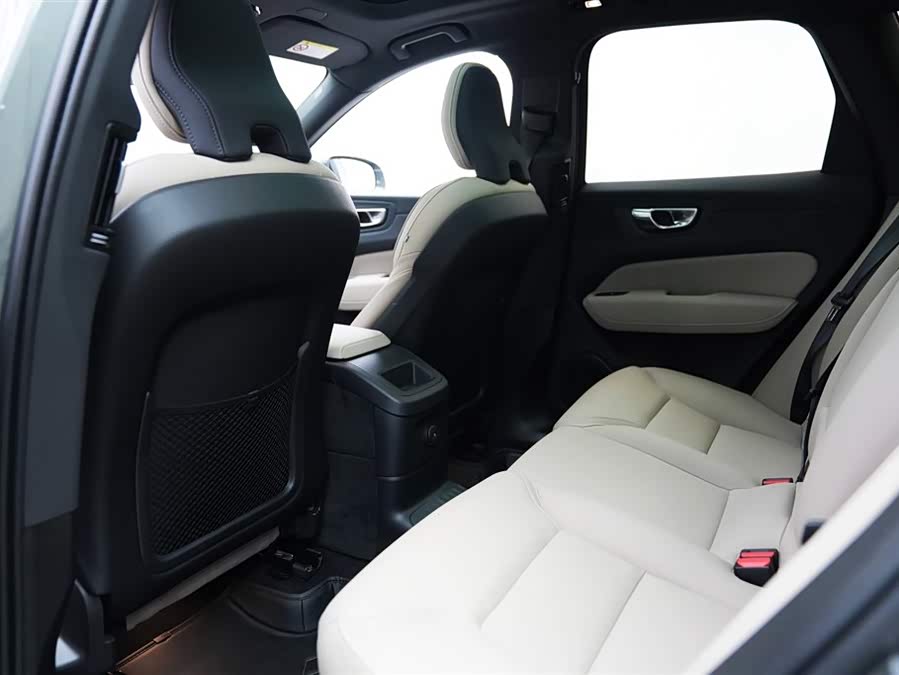 Volvo XC60 PHEV Long Range 4WD Intelligent Luxury - zdjęcie 14