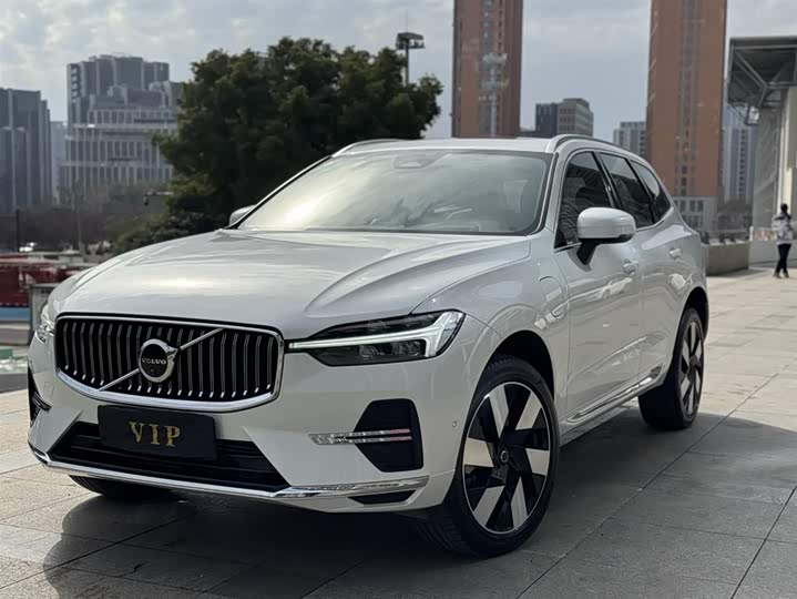 Volvo XC60 PHEV Long Range 4WD Intelligent Luxury - zdjęcie 17