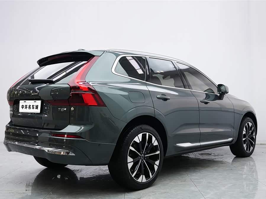 Volvo XC60 PHEV Long Range 4WD Intelligent Luxury - zdjęcie 18
