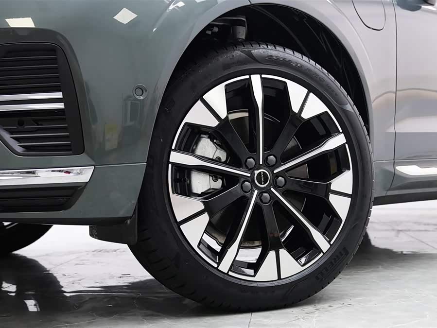 Volvo XC60 PHEV Long Range 4WD Intelligent Luxury - zdjęcie 3