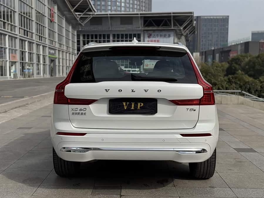 Volvo XC60 PHEV Long Range 4WD Intelligent Luxury - zdjęcie 4