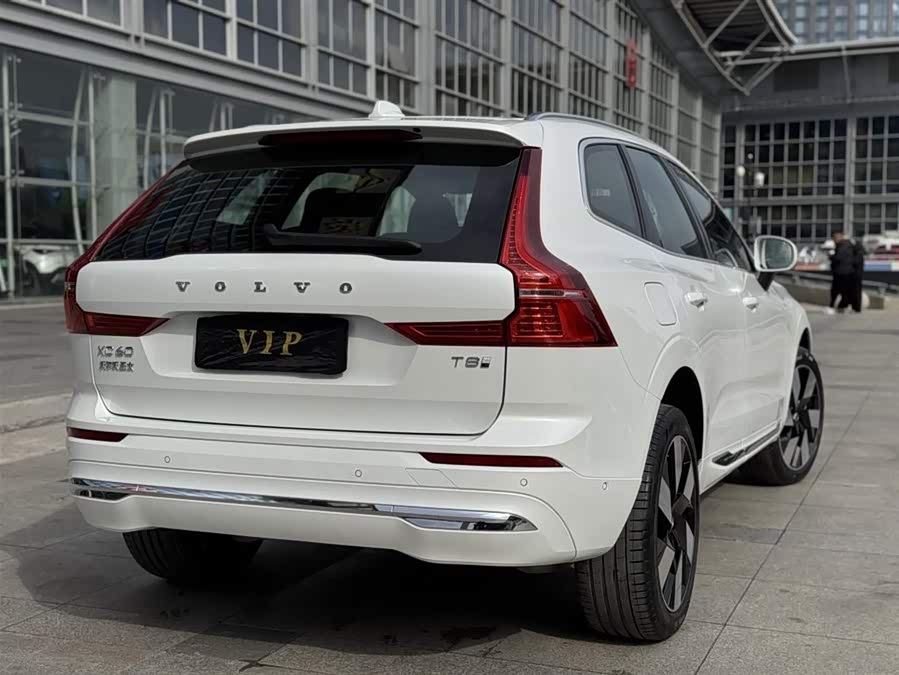 Volvo XC60 PHEV Long Range 4WD Intelligent Luxury - zdjęcie 5