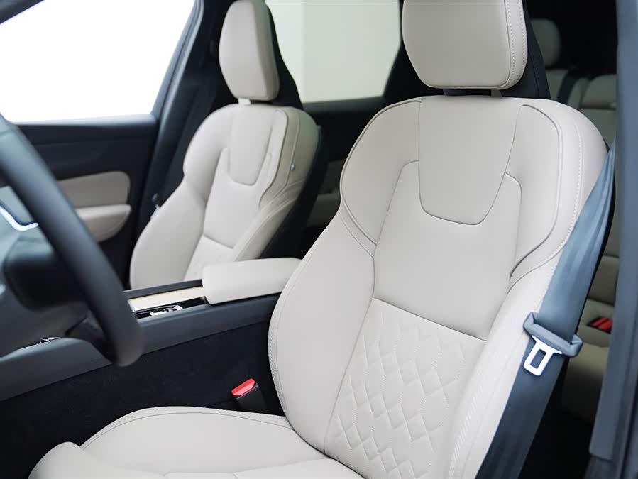 Volvo XC60 PHEV Long Range 4WD Intelligent Luxury - zdjęcie 7