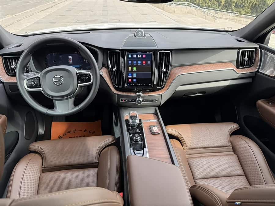 Volvo XC60 PHEV Long Range 4WD Intelligent Luxury - zdjęcie 7