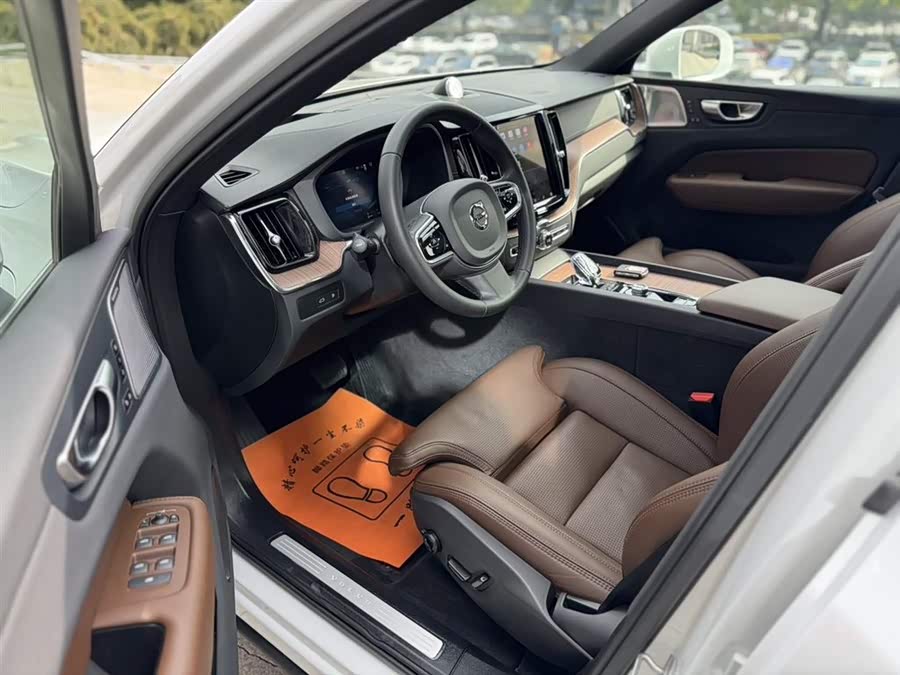 Volvo XC60 PHEV Long Range 4WD Intelligent Luxury - zdjęcie 9