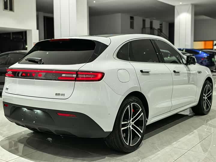 Wenjie M5 2023 Extended Range RWD Intelligent Driving - zdjęcie 15