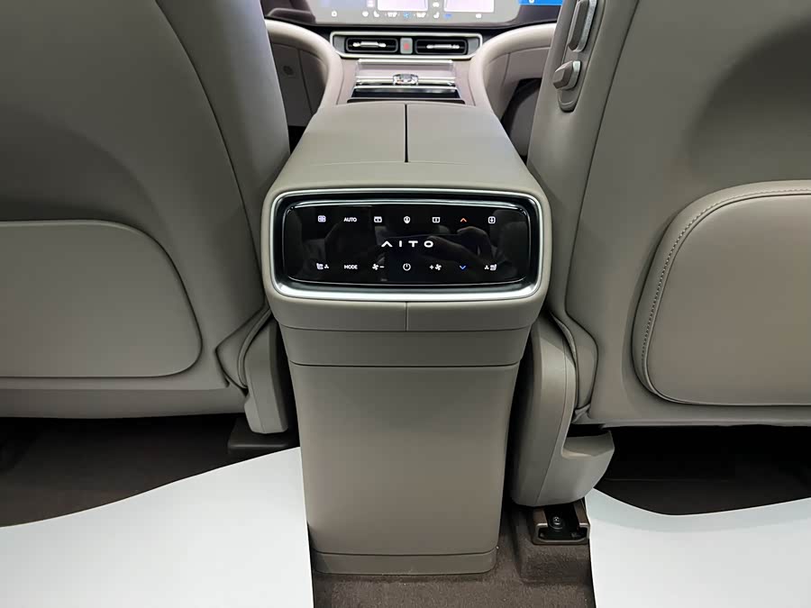 Wenjie M9 2024 Range Extender Ultra 52kWh 6-Seater - zdjęcie 12