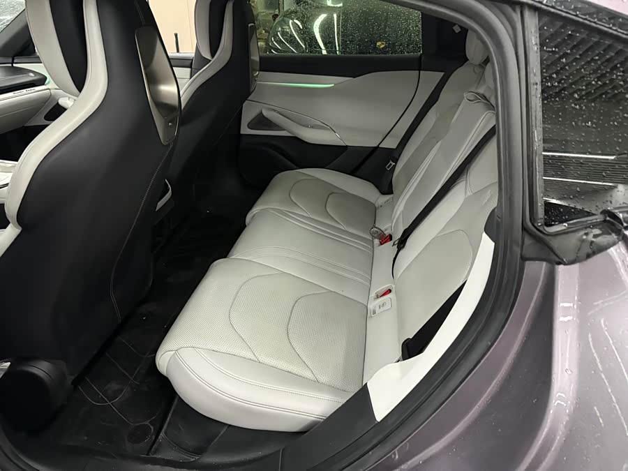 Xiaomi SU7 2024 Rear Drive Standard Founder Edition - zdjęcie 12