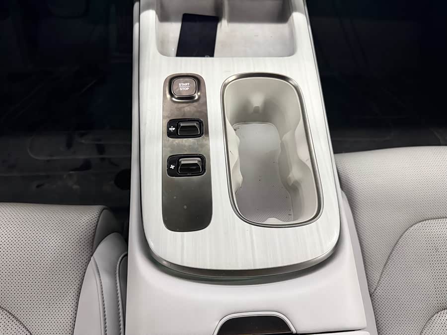 Xiaomi SU7 2024 Rear Drive Standard Founder Edition - zdjęcie 8