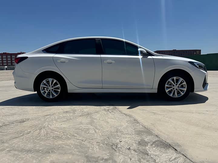 Yidong 2025 Plus 1.5L Manual Luxury Edition - zdjęcie 19