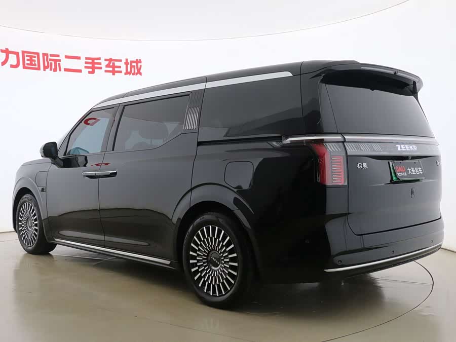 Zeekr 009 2024 6-Seater Executive 4WD 108kWh - zdjęcie 16